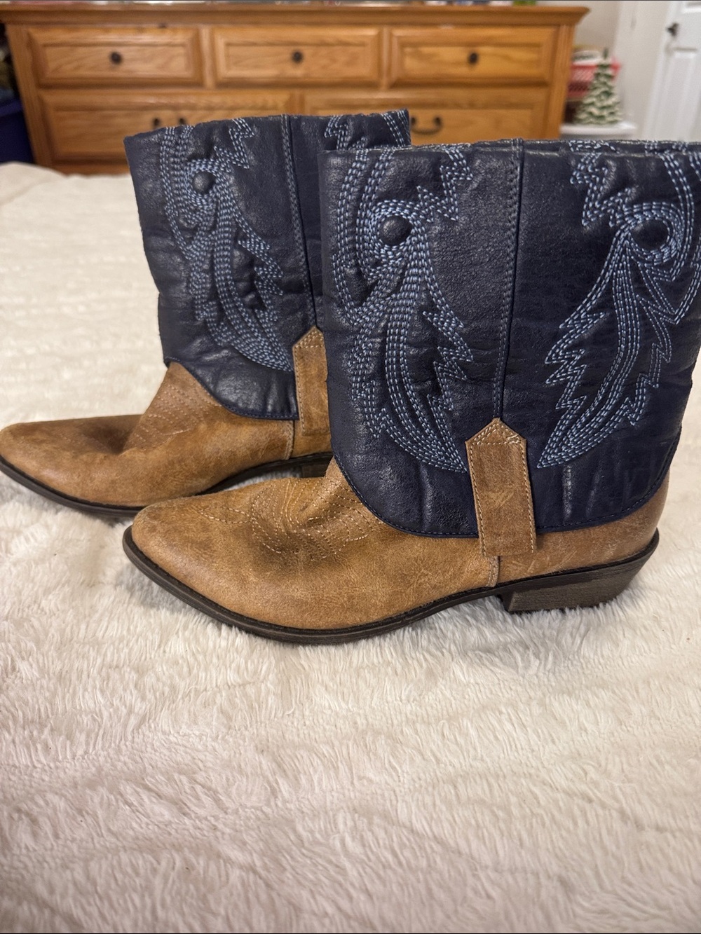 Coconuts by Matisse Navy & Tan Western Cowgirl Boots